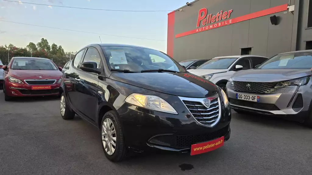 Acheter LANCIA YPSILON 1.2 8v 69 ch StopetStart Silver - Pelletier Auto